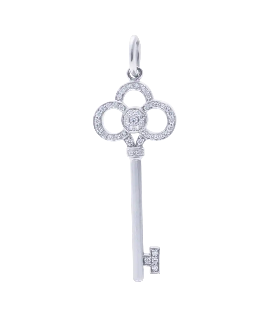 Colgante Llave Corona GM de la prestigiosa marca TIFFANY & CO. Disponible en VIRTU LUXURY. Colgante Llave Corona GM de la prestigiosa marca TIFFANY & CO. Disponible en VIRTU LUXURY.