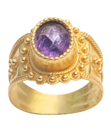 Este anillo MAJESTAD MALIENSE es real y carismático con su amatista en el centro.