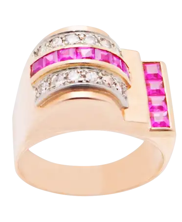 El anillo TANK CIRCA 1940 en oro rosa liso con diamantes y rubíes para un estilo elegante.