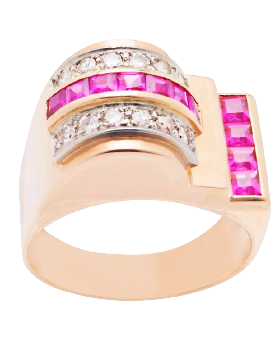 El anillo TANK CIRCA 1940 en oro rosa liso con diamantes y rubíes para un estilo elegante.