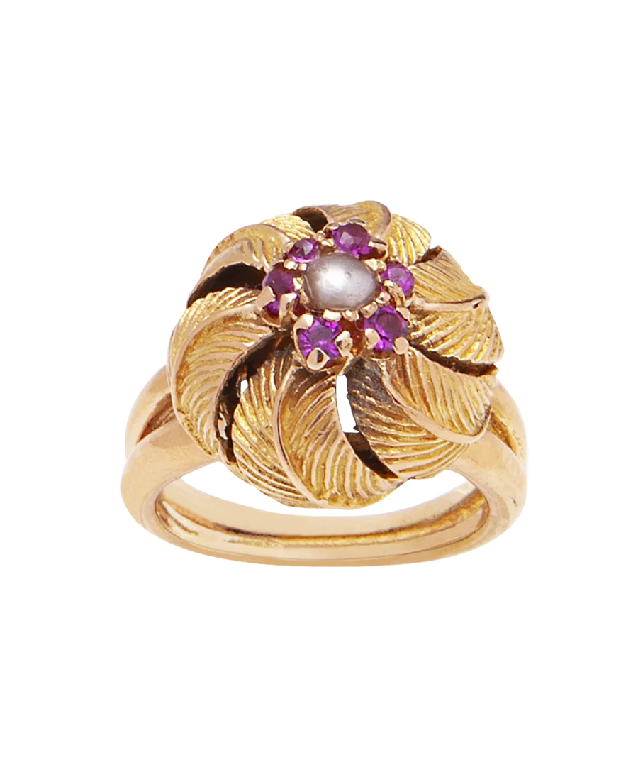 Palmier Fleuri est une bague en Or jaune 18 Carats avec un design Floral. Disponible chez VIRTU LUXURY. Palmier Fleuri est une bague en Or jaune 18 Carats avec un design Floral. Disponible chez VIRTU LUXURY.