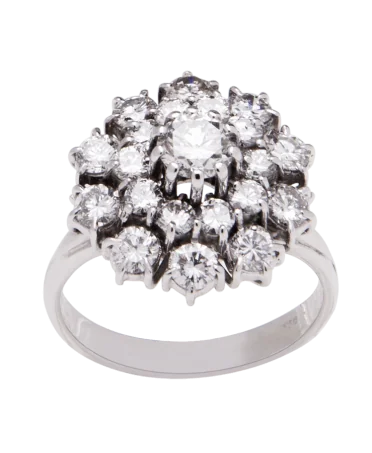 Alianza de diamantes en oro blanco de 18 quilates. Disponible en VIRTU LUXURY.