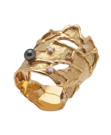 Anillo de Diseñador Perla y Diamante en Oro amarillo de 18 Quilates; Disponible en VIRTU LUXURY.