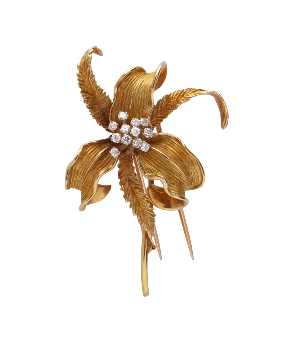 Broche Florale avec des Diamants rond brillant étincelants. Disponible chez VIRTU LUXURY. Broche Florale avec des Diamants rond brillant étincelants. Disponible chez VIRTU LUXURY.