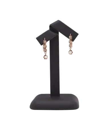 Pendants d'Antan es un par de pendientes de oro rosa. Disponible en VIRTU LUXURY.